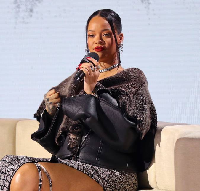 Em momento raro, Rihanna fala da personalidade dos filhos: <I>Ama melodia</I>