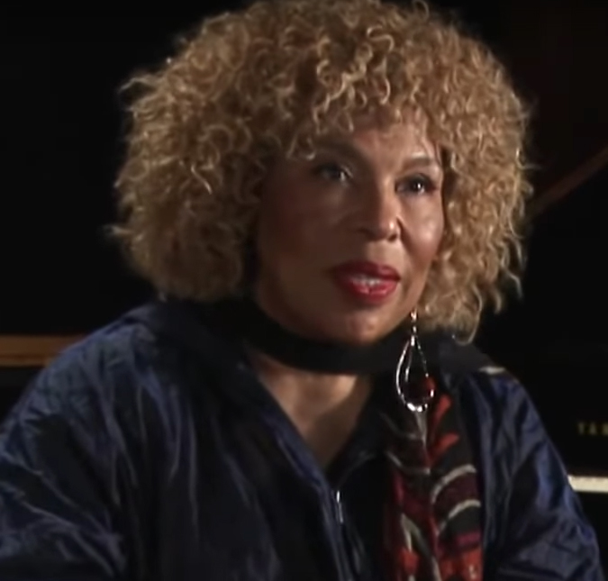 Cantora de <I>Killing Me Softly with His Song</i>, Roberta Flack, morre aos 88 anos de idade