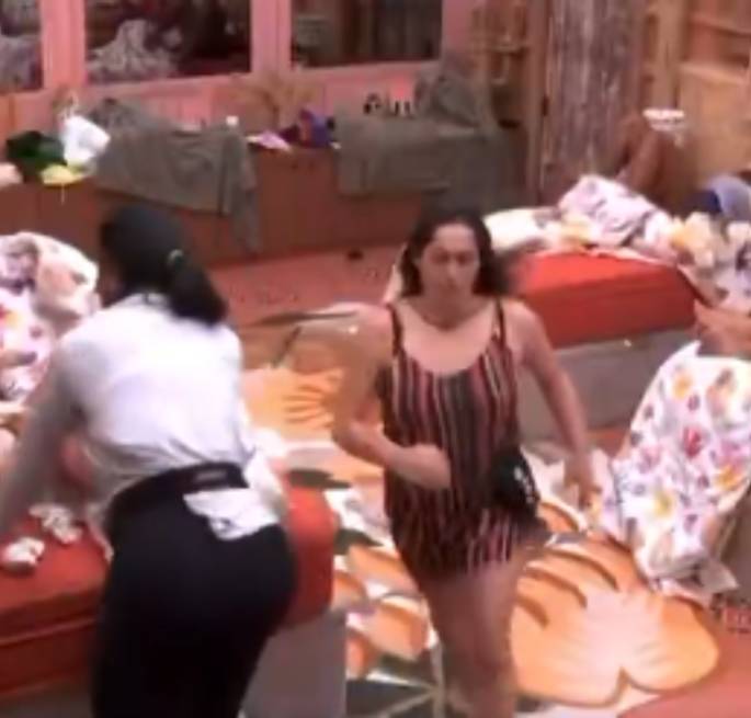 De novo não! <i>Brothers</i> se confundem e ficam imóveis após Vinícius apertar botão misterioso no <i>BBB25</i>