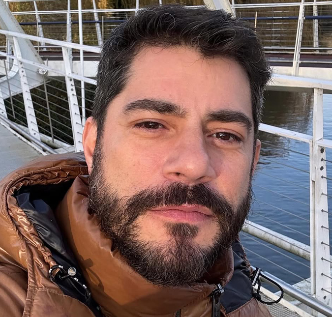 Evaristo Costa comemora que Doença de Crohn entrou em remissão: <i>Boas notícias</i>