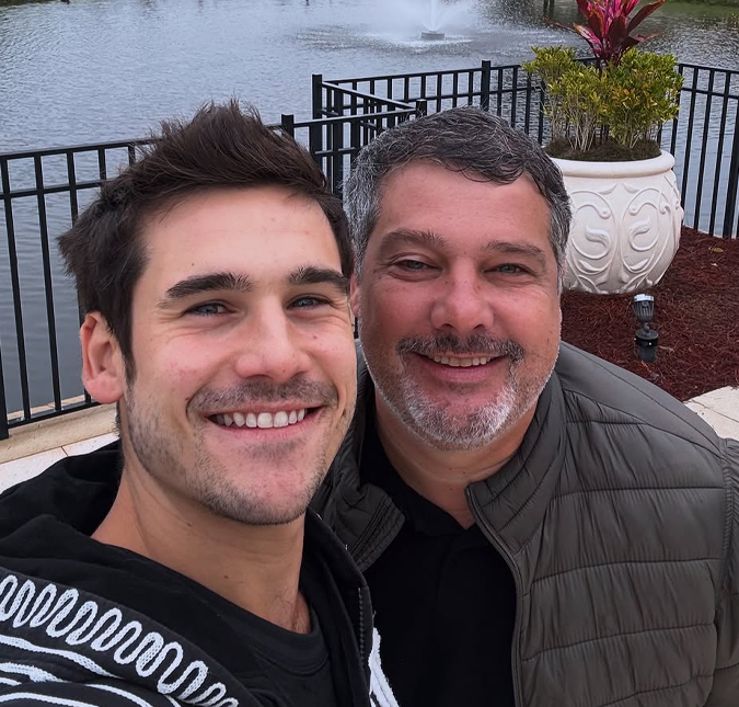 Nicolas Prattes revela que passou por momento difícil envolvendo saúde do pai: <i>Ia do set pro hospital e vice versa</i>