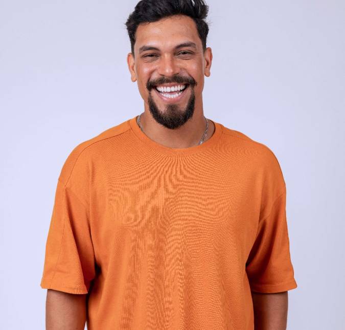 Vinicius aperta botão misterioso no <i>BBB25</i> e veta Maike da Prova do Líder
