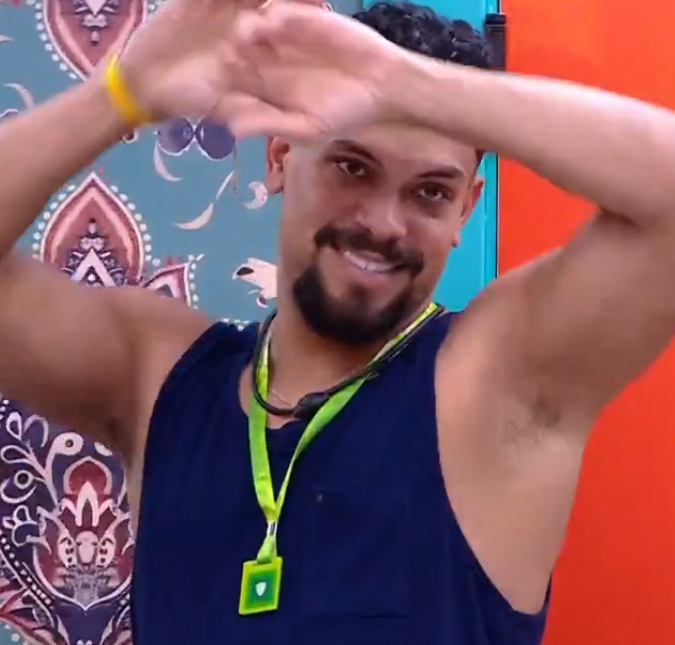 Vinicius recebe punição gravíssima após cortar fio do microfone de Aline no <i>BBB25</i>