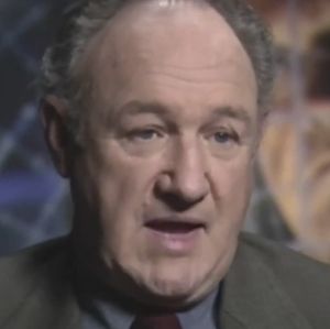 Filha de Gene Hackman revela suspeitas em torno da morte do pai e da esposa