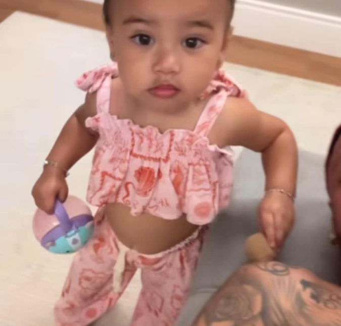 Mavie surge passando maquiagem em Neymar Jr. e encanta <I>web</I>