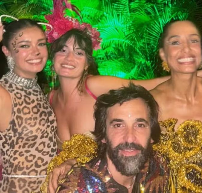 Sophie Charlotte se encontra com Camila Pitanga no Carnaval da Arara; veja <i>looks</i>
