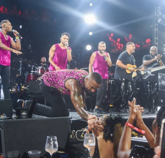 Ex-casal, Simony e Alexandre Pires se reencontram no Carnaval e cantora se declara: <i>Sempre serei sua fã</i>