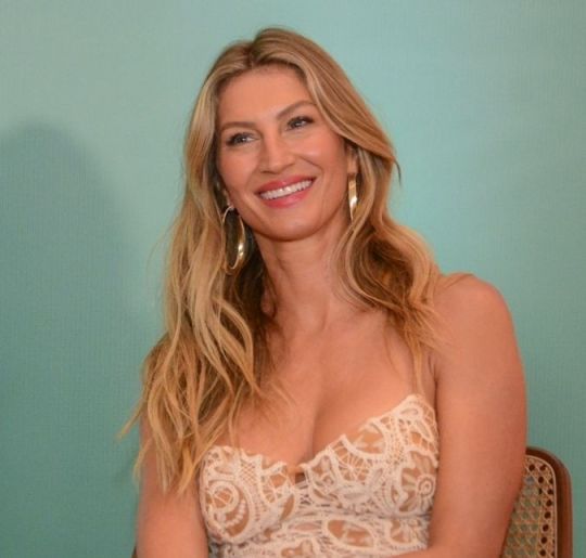 Não foi só Gisele Bündchen... Veja as famosas que pausaram a carreira pela maternidade