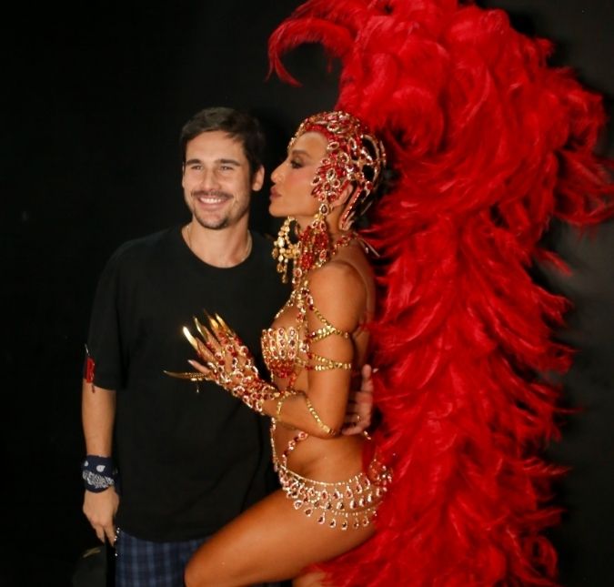 Após maratona de Carnaval, Sabrina Sato se derrete por Nicolas Prattes: <i>Obrigada por me dar tanta força</i>
