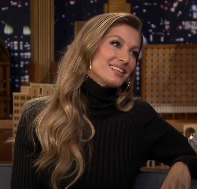 Acompanhada de Joaquim Valente, Gisele Bündchen surge passeando com bebê