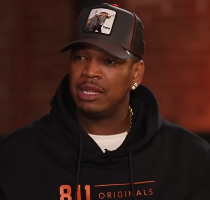 Após confirmar relacionamento poliamoroso, Ne-Yo apresenta suas quatro namoradas: <i>Já que o mundo está tão intrigado</i>