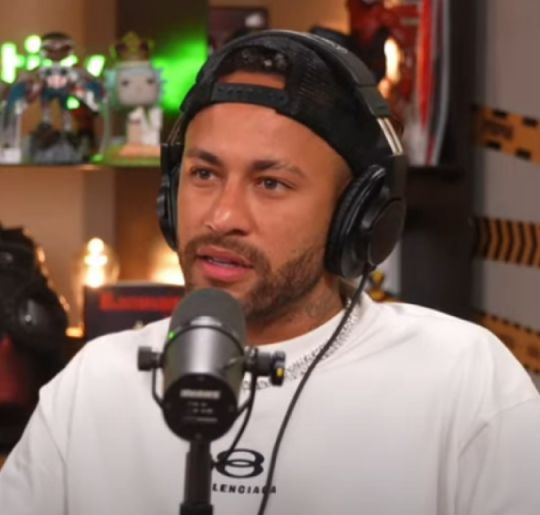 Recorde, estátua de cera, capa de revista... Confira algumas curiosidades sobre o craque brasileiro Neymar Jr.!