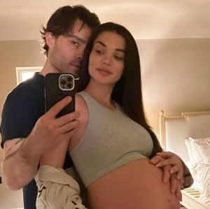 Ed Westick, astro de <i>Gossip Girl</i>, celebra chegada do primeiro filho