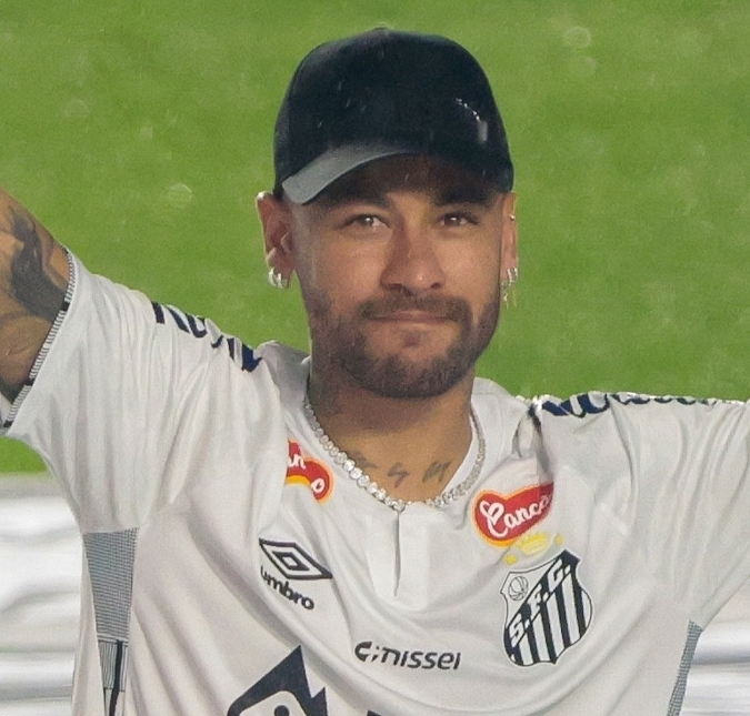 Modelo afirma que teve relações sexuais com Neymar Jr. em festa; assessoria do atleta nega sua presença no local
