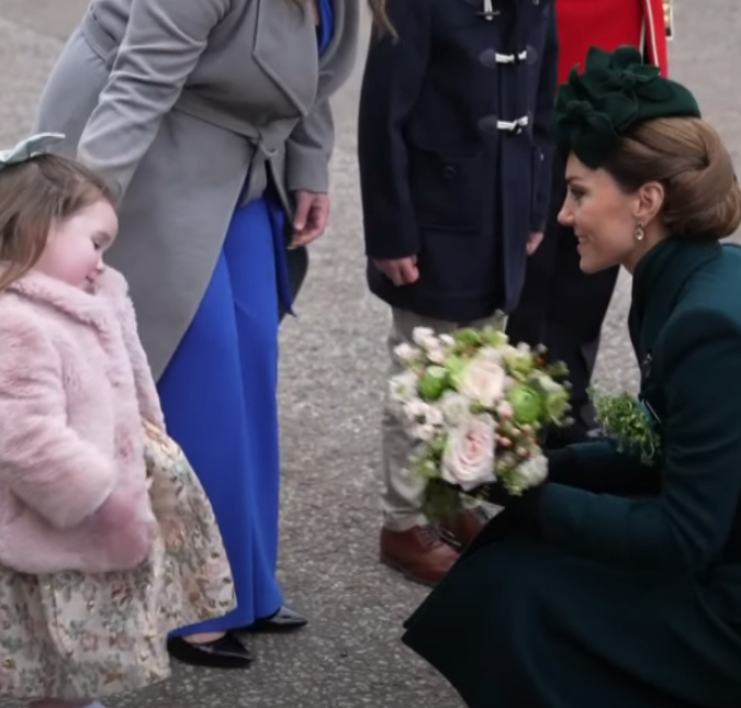 Kate Middleton recebe o carinho dos súditos em evento do Dia de São Patrício