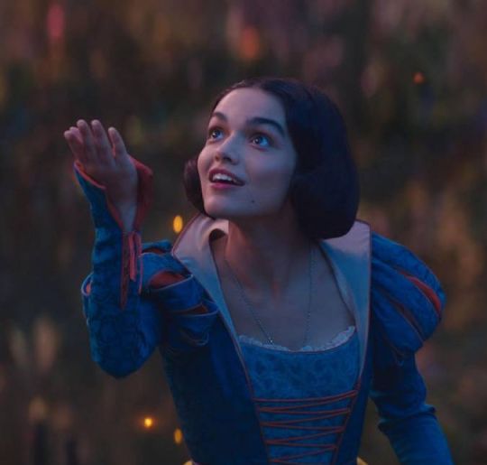 Filme sem anões? Climão nos bastidores? Entenda as polêmicas do <i>live-action</i> de <i>Branca de Neve</i>