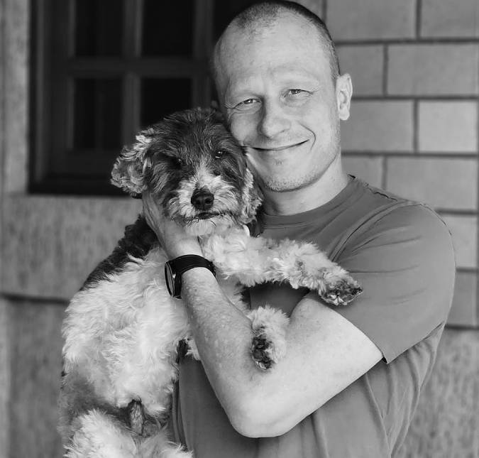 Alexandre Rossi, o Dr.Pet, lamenta a morte do cachorro Barthô, irmão de Estopinha