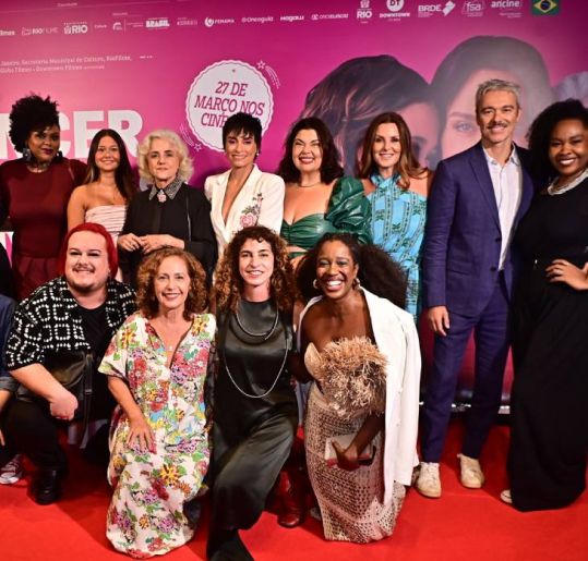 Marieta Severo se reúne com elenco estrelado para pré-estreia de filme em São Paulo