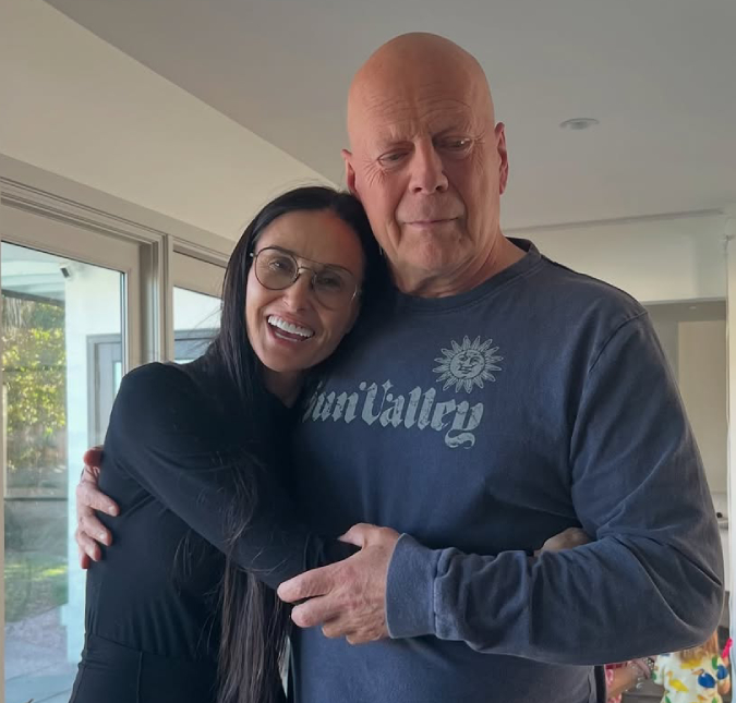 Bruce Willis surge dançando em vídeo com Demi Moore e emociona fãs