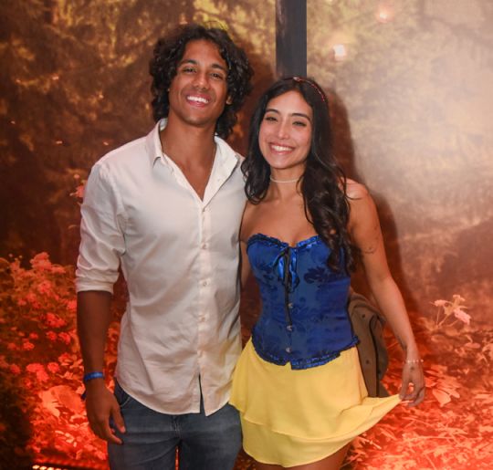 Vanessa Lopes usa <i>look</i> inspirado em princesa para pré-estreia de <i>Branca de Neve</i>. Veja quem mais passou por lá