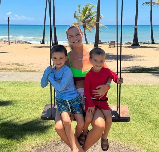 Mamãe de dois meninos! Veja os momentos mais encantadores da maternidade de Milena Toscano