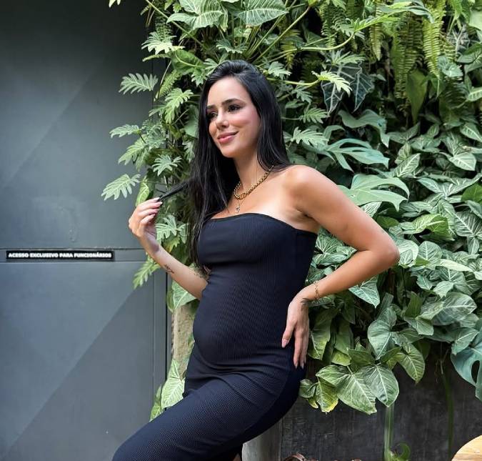 Bruna Biancardi posta clique com barriguinha de grávida, confira