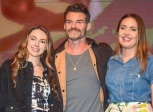 Elenco de <i>The Originals</i> encanta fãs brasileiros durante evento em São Paulo (com direito até a parabéns!). Assista!