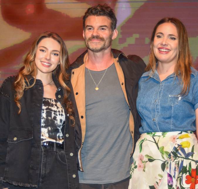 Elenco de <i>The Originals</i> encanta fãs brasileiros durante evento em São Paulo (com direito até a parabéns!). Assista!