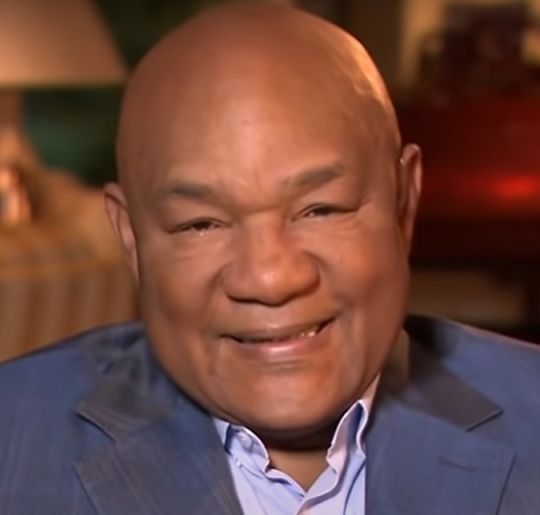 George Foreman, lenda do boxe, morre aos 76 anos de idade. Saiba quem são os famosos que nos deixaram em 2025