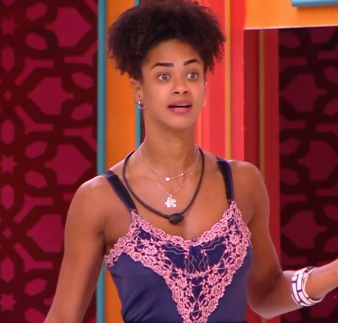Discussão após Big Fone, crise de choro... Confira tudo que rolou na madrugada do BBB25 Aline e Eva trocaram farpas após o toque do Big Fone