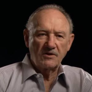 Filha de Gene Hackman pediu para que cachorro da família fosse enterrado com a madrasta