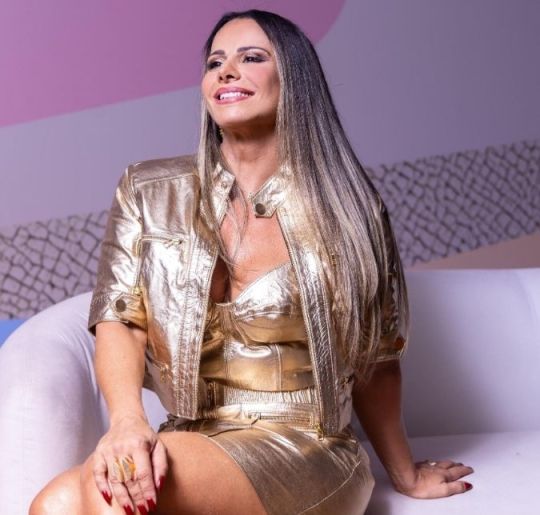 Atriz e Rainha de Bateria! Saiba tudo sobre a carreira de Viviane Araújo