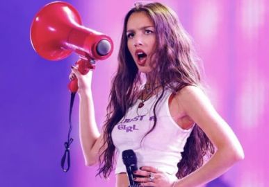 Não sabe o que usar para os <i>shows</i> da Olivia Rodrigo? Inspire-se nessas peças