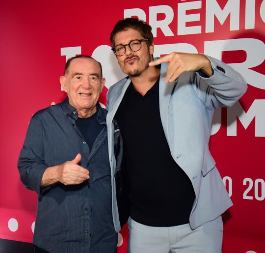 Renato Aragão recebe homenagem de Fábio Porchat no Prêmio Prio de Humor 2025