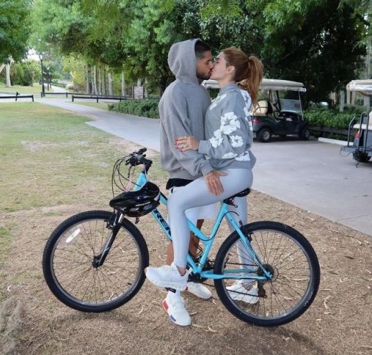 Zé Felipe celebra quatro anos de casamento com Virginia Fonseca: <i>Diria sim todos os dias</i>. Confira os momentos para lá de fofos do casal