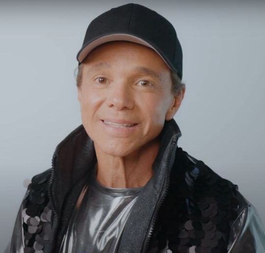 Relembre quem é Netinho, cantor de axé que fez sucesso com a <i>Banda Beijo</i> e o <i>hit Milla</i>