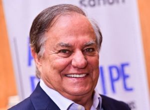 Ronnie Von revela que ficou 10 dias internado na UTI: <I>- Poderia estar no andar de cima, mas consegui me safar dessa</i>
