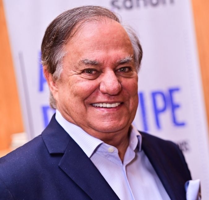 Ronnie Von revela que ficou 10 dias internado na UTI: <I>- Poderia estar no andar de cima, mas consegui me safar dessa</i>