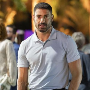 César pede uma carona a Marcondes para o Rio. Confira o que vai rolar nesta terça-feira em <I>Vale Tudo</i>