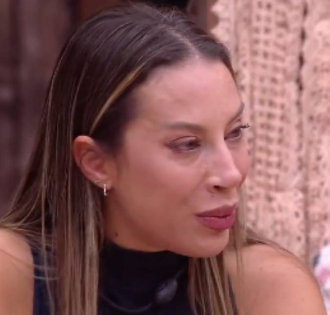 Após eliminação de Eva, Renata sente a saída da amiga e Vinícius tem briga com Dona Vilma. Veja tudo o que rolou na madrugada no <i>BBB25</i>