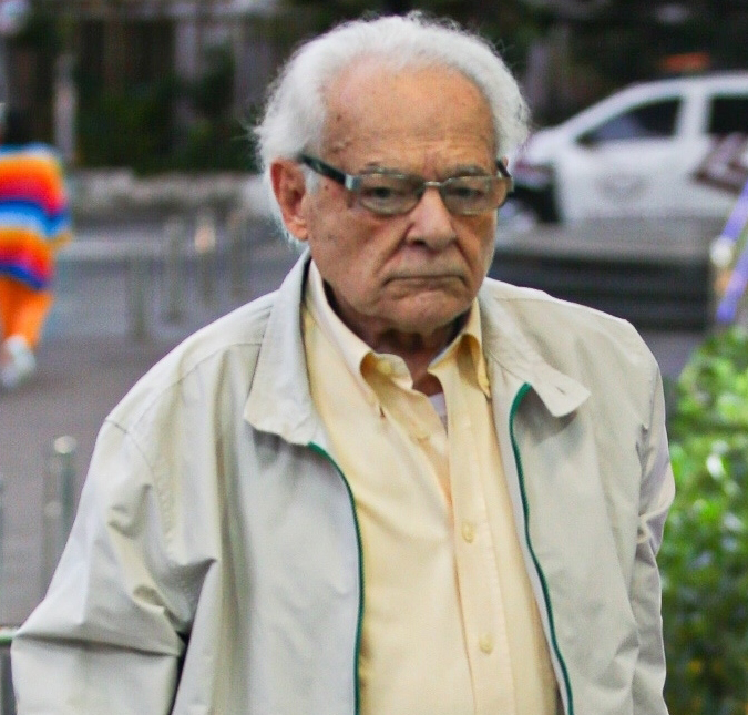 Aos 91 anos de idade, Othon Bastos passa mal e interrompe peça de teatro