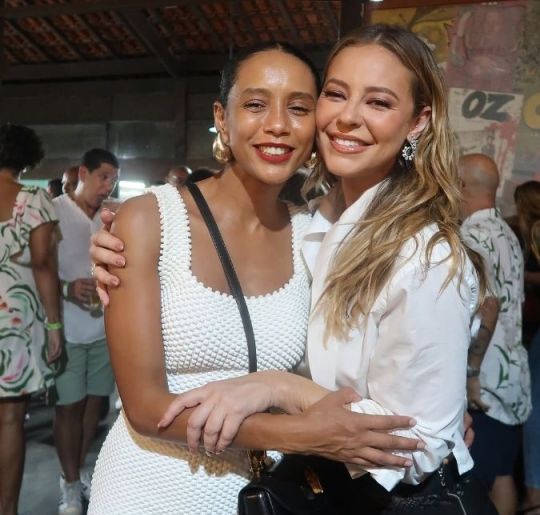 Taís Araújo, Paolla Oliveira e elenco celebram primeiro capítulo do <i>remake</i> de <i>Vale Tudo</i> com festa