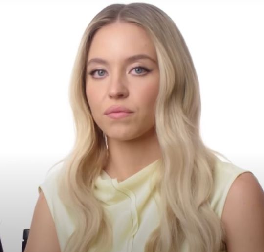 Sydney Sweeney teria terminado noivado para focar na carreira, diz revista. Veja os famosos que colocaram um fim no romance em 2025