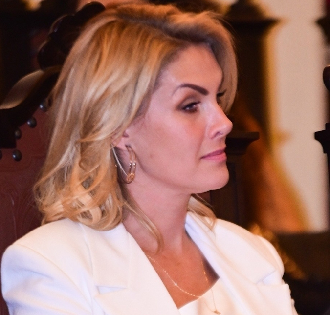 Defesa de Ana Hickmann se pronuncia após apresentadora ter salário penhorado por dívida