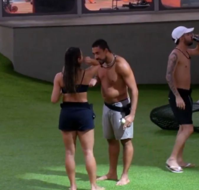 Durante a madrugada do <i>BBB25</i>, Maike leva advertência por atitude com Renata. Veja tudo que rolou na casa