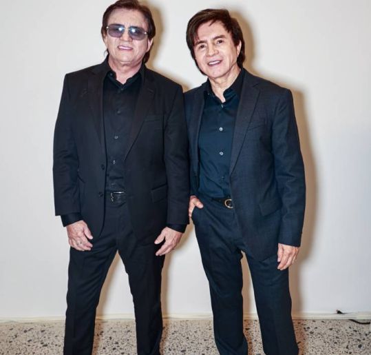 Chitãozinho e Xororó são homenageados em prêmio recheado de famosos