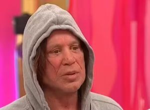 Mickey Rourke, vilão em <I>Homem de Ferro 2</I>, leva puxão de orelha após falas polêmicas em <I>Big Brother</i> britânico