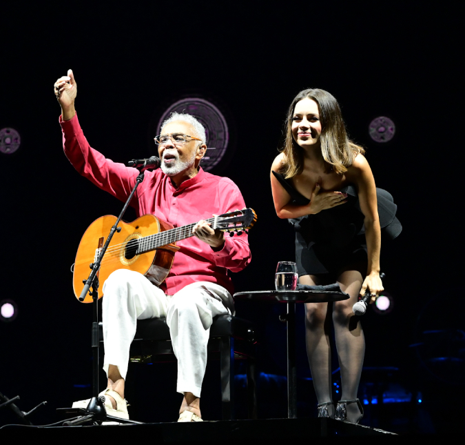 Sandy faz participação especial em turnê de despedida de Gilberto Gil