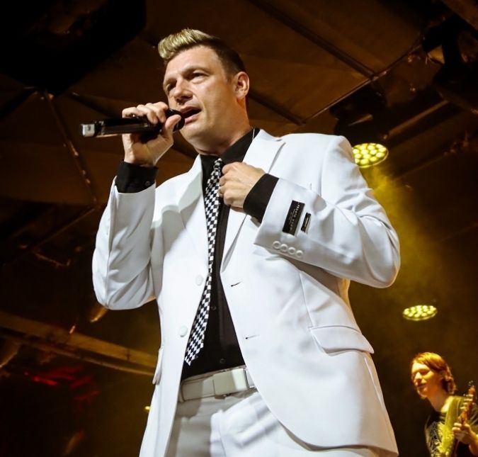 Mulher acusa Nick Carter de estupro e de ter passado para ela diversas doenças sexualmente transmissíveis, diz <i>site</i>