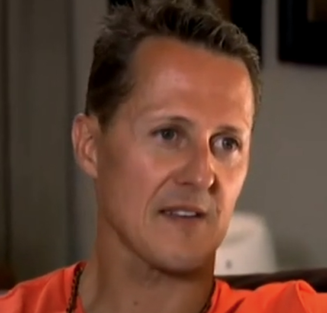 Michael Schumacher viajou de helicóptero para acompanhar nascimento da primeira neta, afirma jornal alemão